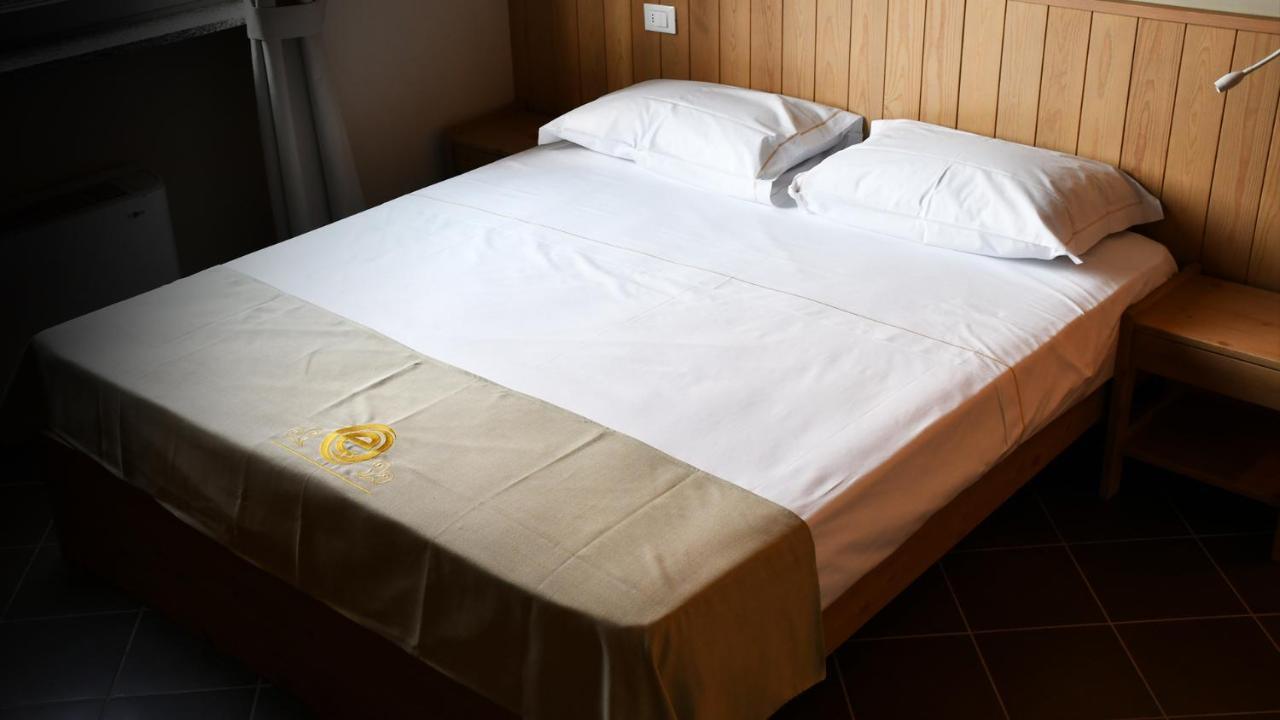Eco Rooms & Apartments Voghera Extérieur photo